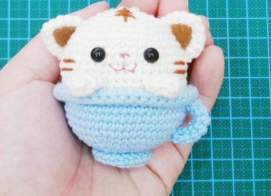 Gatinho na Xícara Amigurumi – Croche Uma Arte
