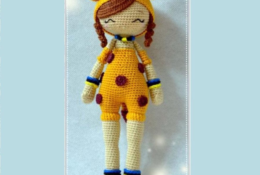 Boneca Vestida de Girafa – Croche Uma Arte