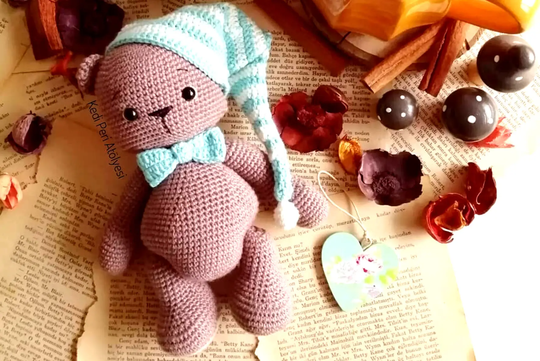 Ursinho de Gorro e Lacinho Amigurumi