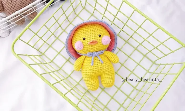 Pato Amarelo de Chapeu Amigurumi