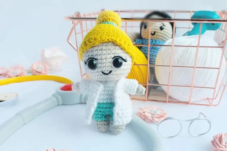 Boneca Dr. Rose Amigurumi