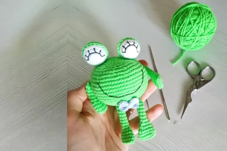 Sapinho Feliz Amigurumi