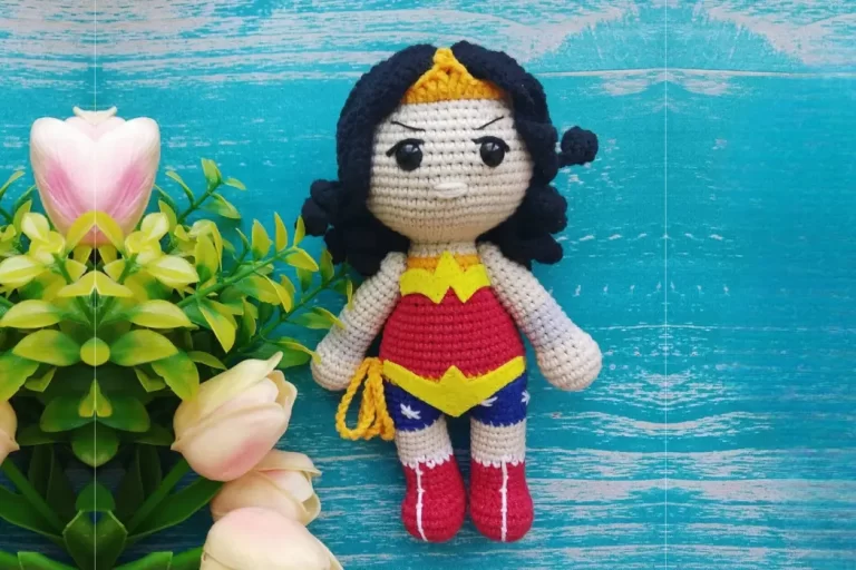 Boneca Mulher Maravilha Amigurumi