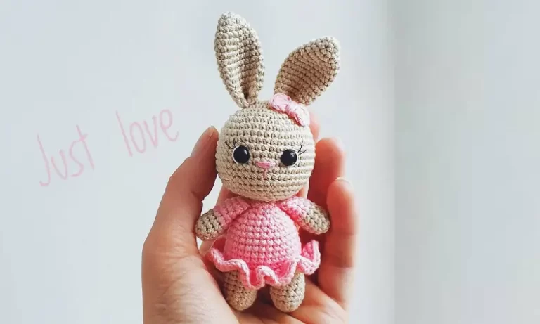 Mini Coelinha Amigurumi