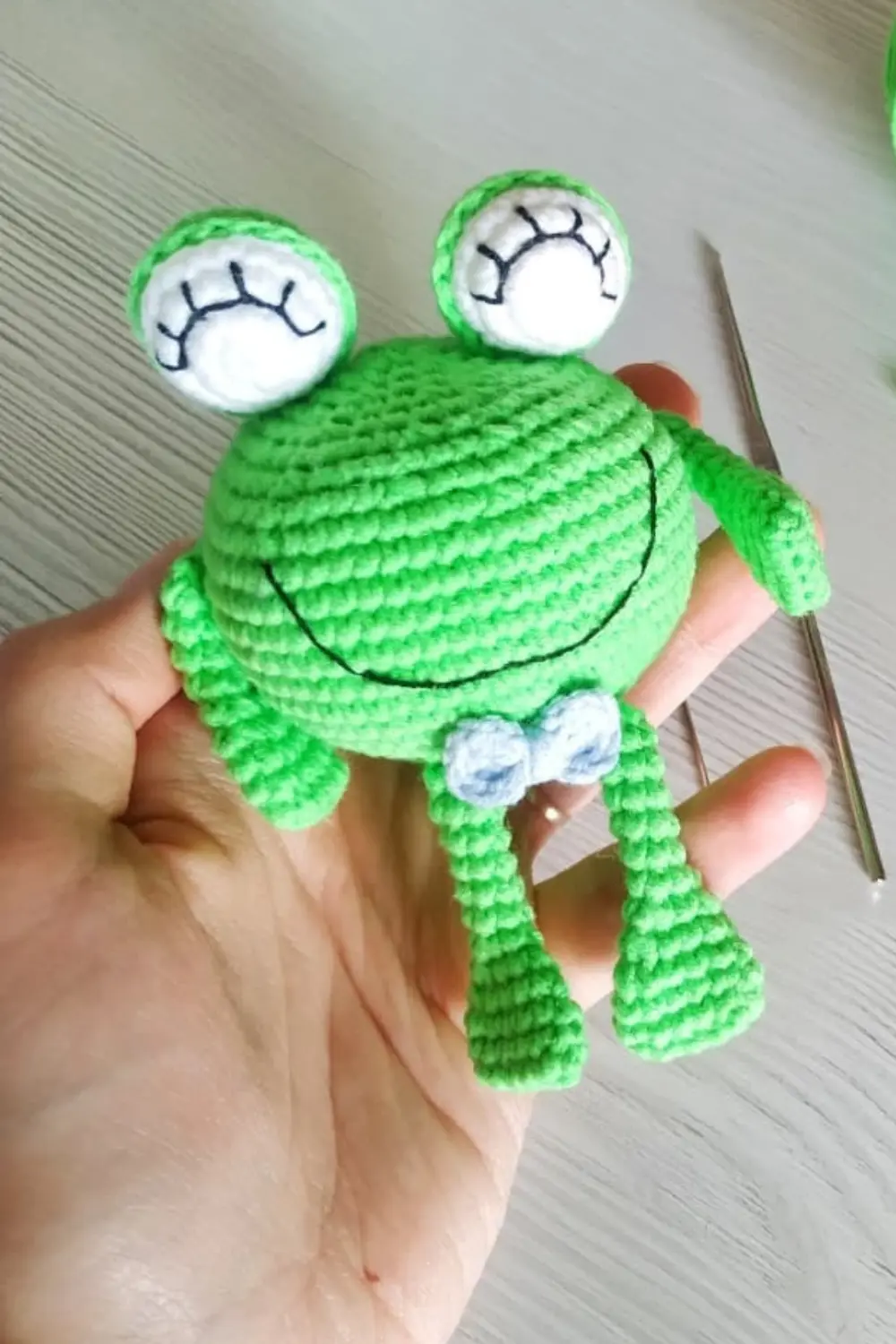 receita passo a passo Sapinho Feliz Amigurumi