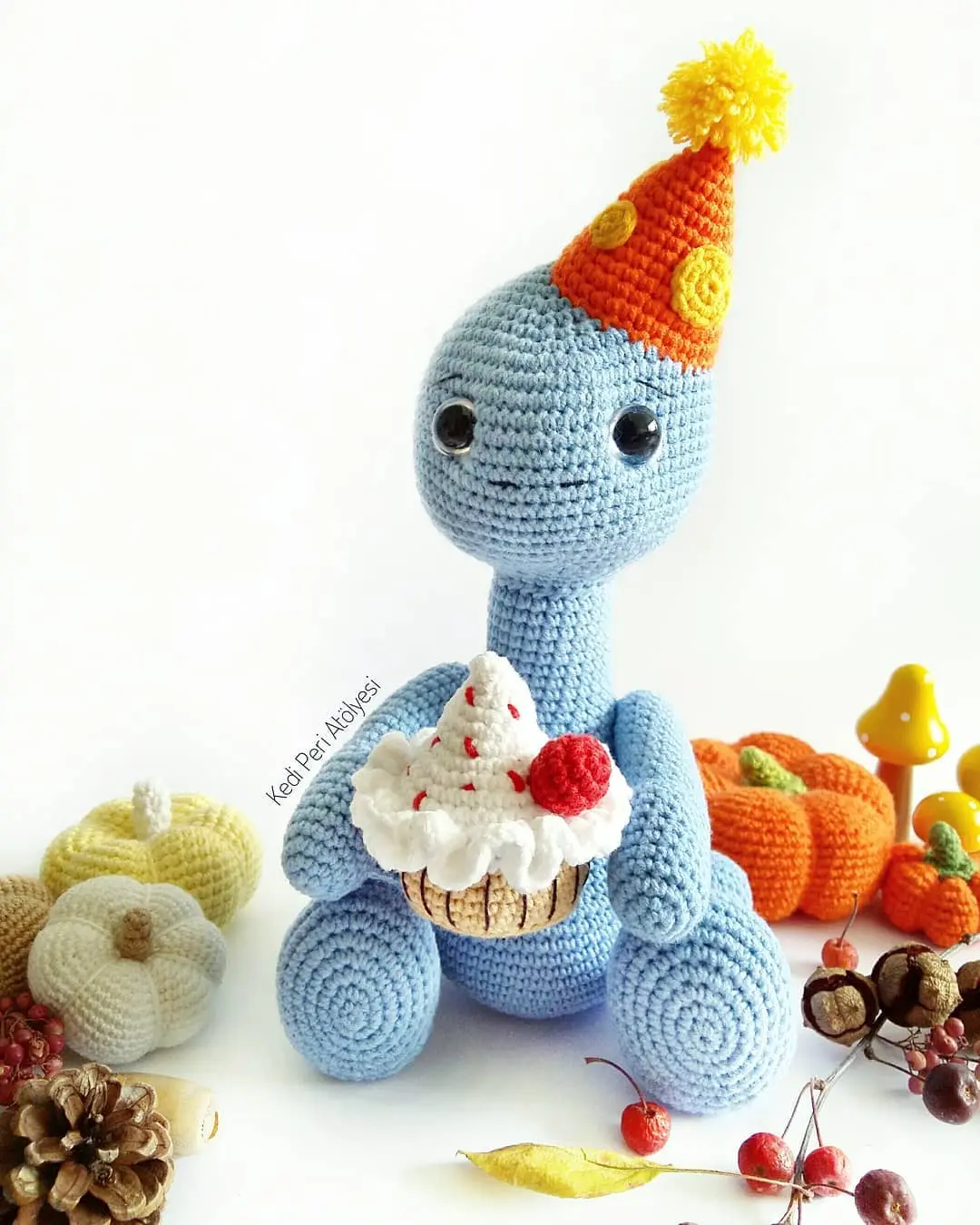 Receita passo a passo Dinossauro aniversariante amigurumi