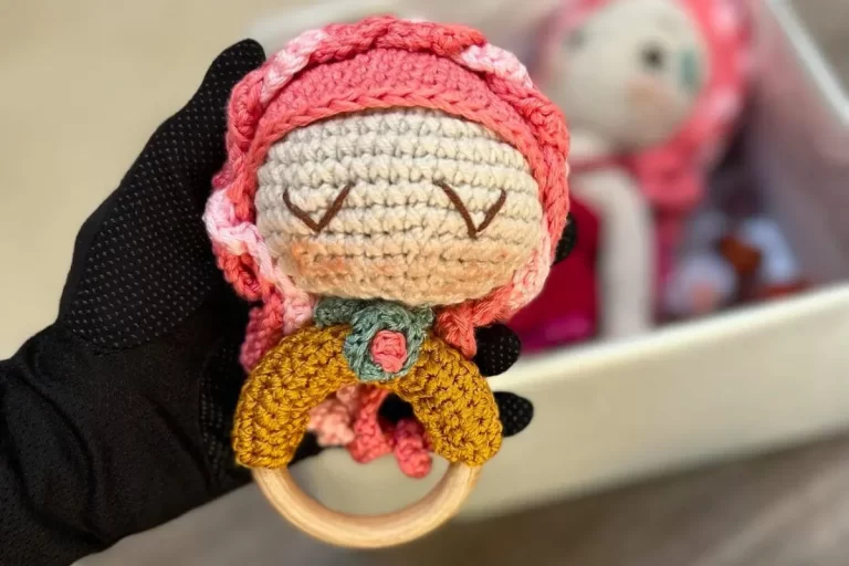Boneca Chocalho Amigurumi