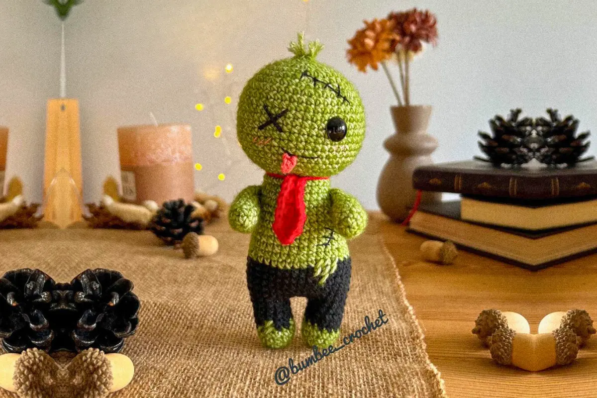 Boneca Zumbi Feliz Amigurumi