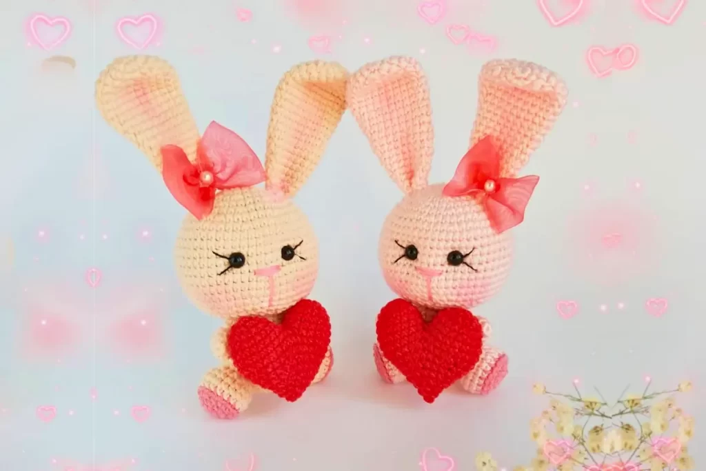 Coelinho dia dos Namorados Amigurumi