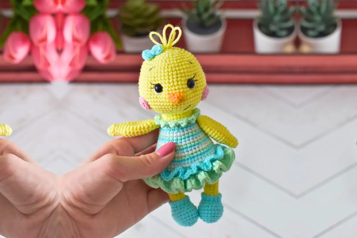 Garota Pintinha Amarelinha Amigurumi