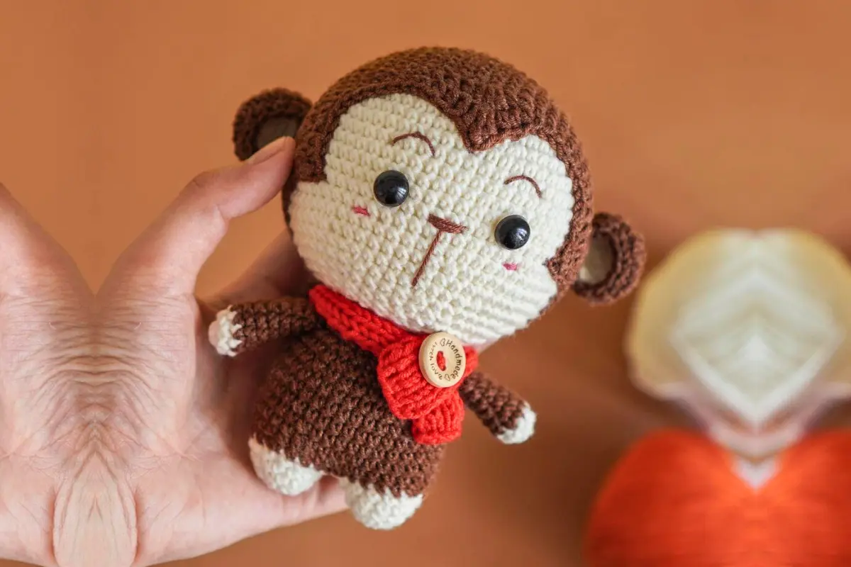 Macaco Elegante Amigurumi