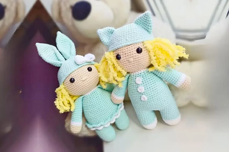 Bonecas Coelho e Gatinho Amigurumi