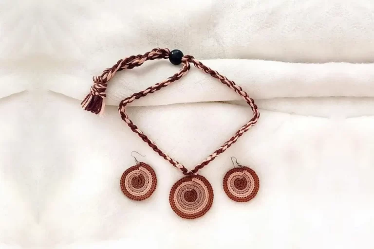 Conjunto Colar e Brincos de Crochê