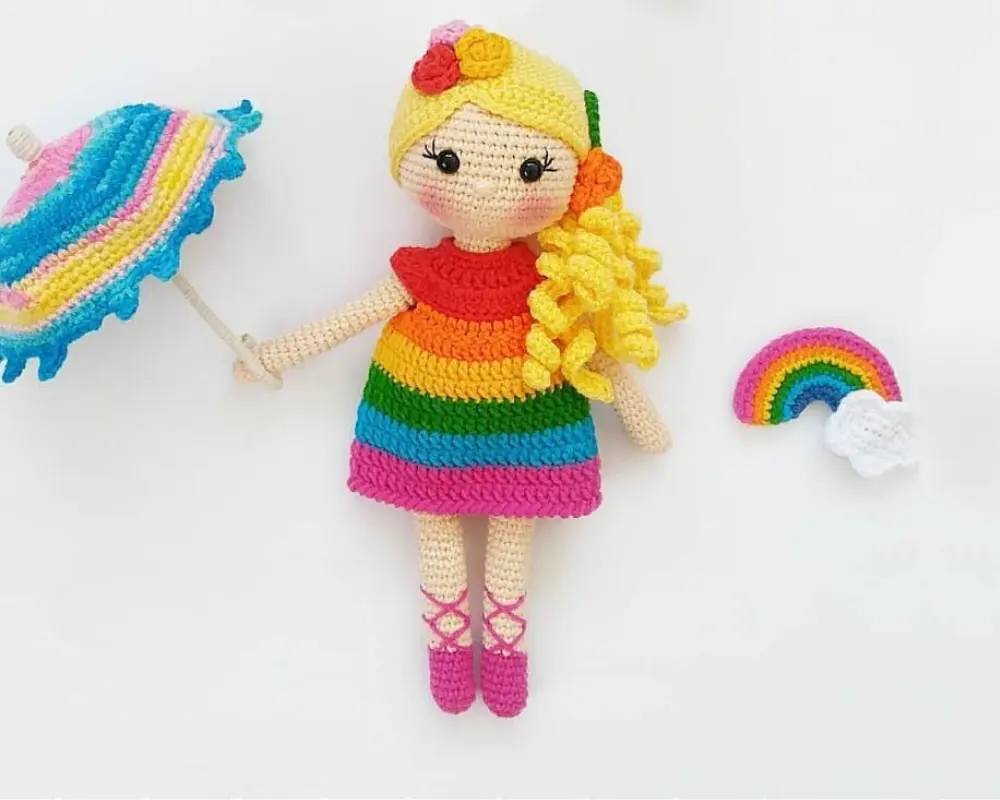 Boneca Arco-Íris Amigurumi