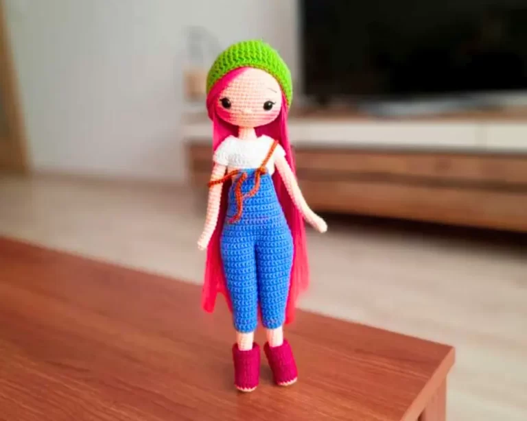 Boneca Milena Amigurumi