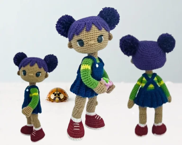 Boneca Violeta Amigurumi