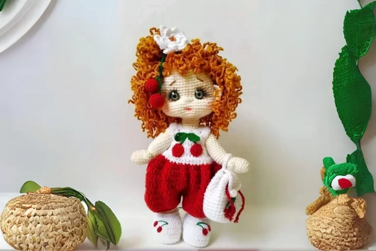 Boneca Cereja Amigurumi