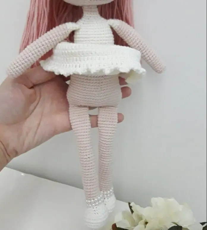 Boneca Ikra Amigurumi Pernas