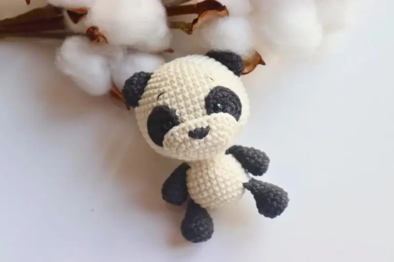 Chaveiro Ursinho Panda Amigurumi
