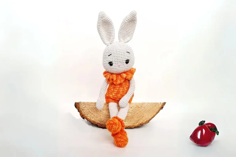 Coelha Lila Amigurumi