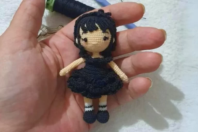 Mini Boneca Melinda Amigurumi