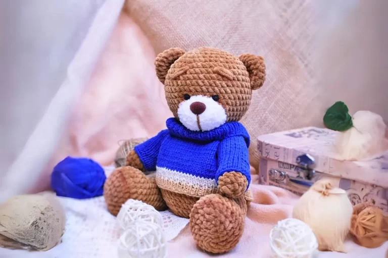 Ursinho de Sueter Azul Amigurumi