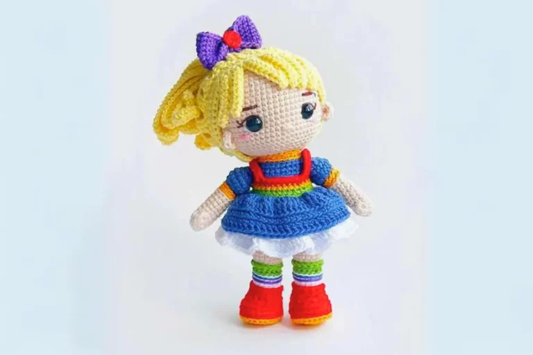 Boneca Arco-Iris Amigurumi