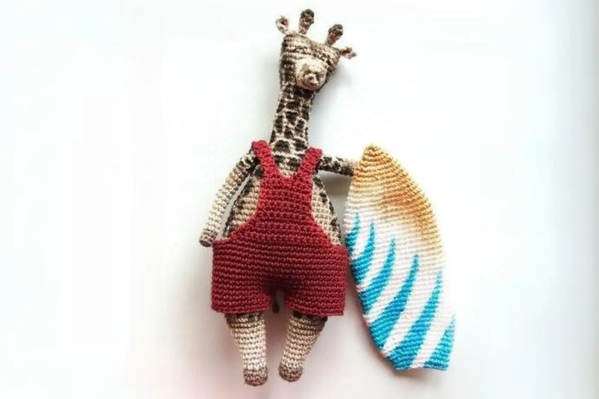 Girafa Surfista Amigurumi