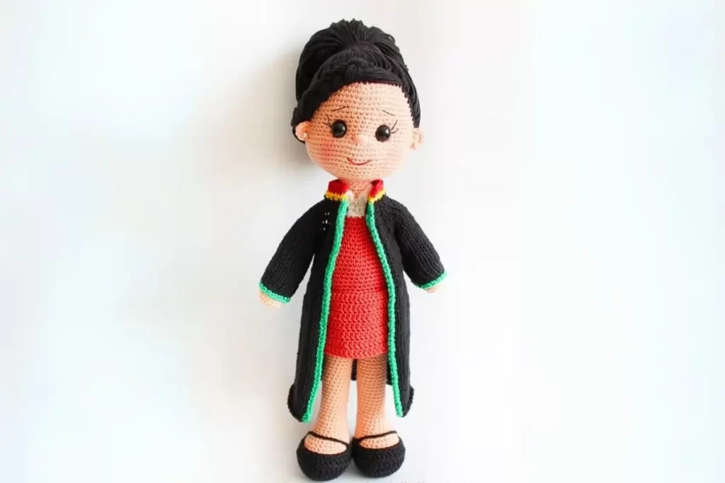 Receita Passo a Passo Gratis da Boneca Advogada Amigurumi