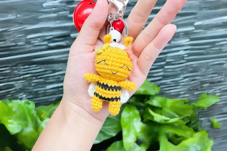 Chaveiro Abelha Feliz Amigurumi