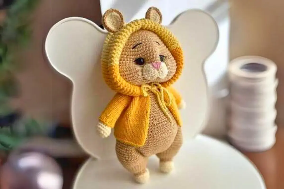 Hamster de Jaqueta Amarela Amigurumi