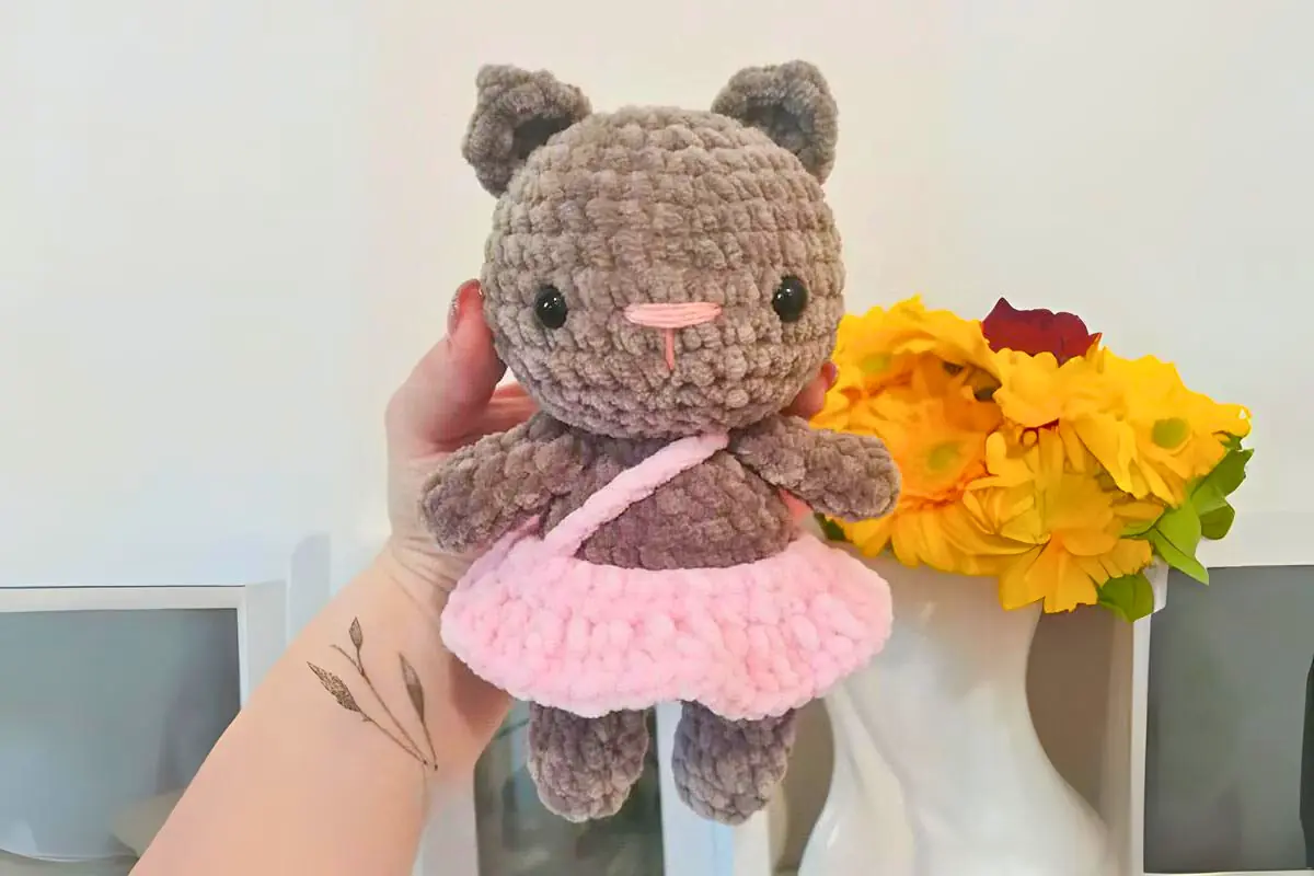 Gatinha de Saia Rosa Amigurumi