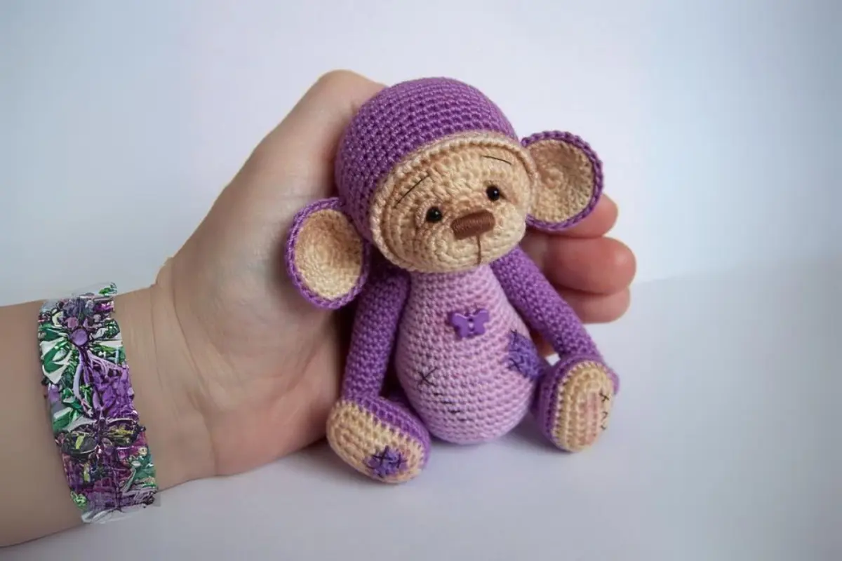 Jonas o Macaquinho Roxo Amigurumi