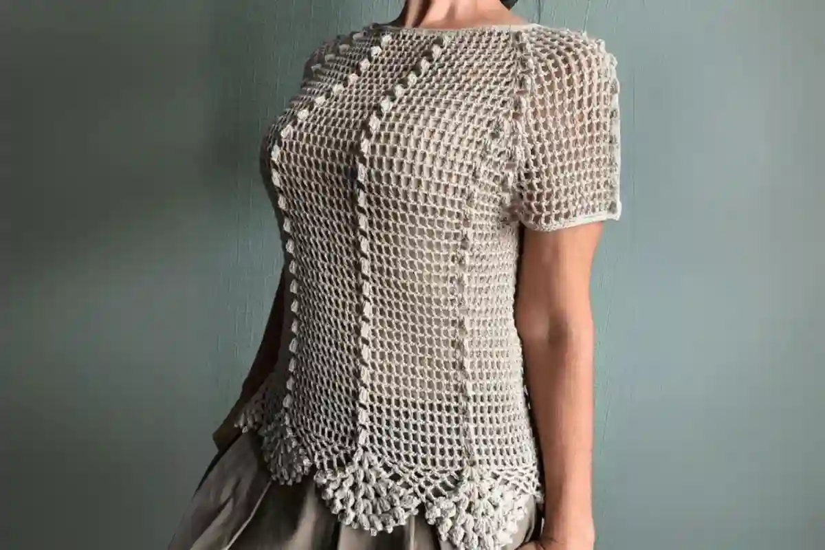 Blusa Cinza de Crochê