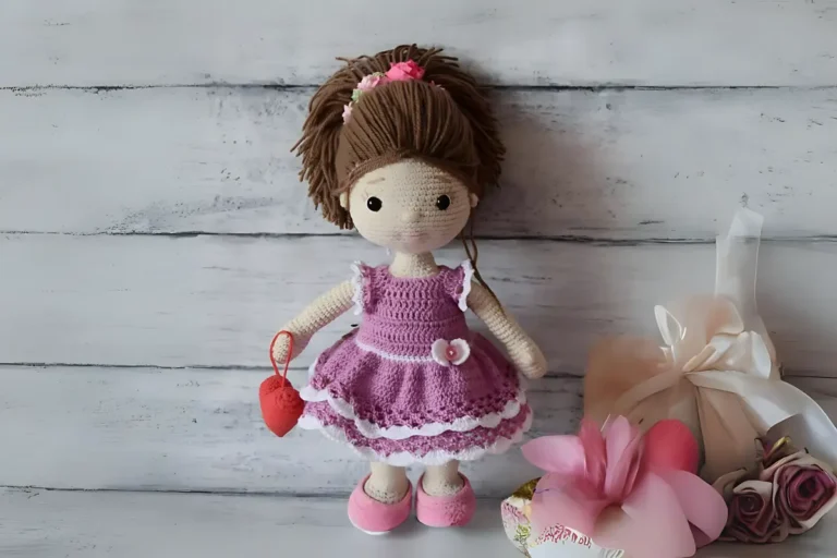 Boneca Elena Amigurumi