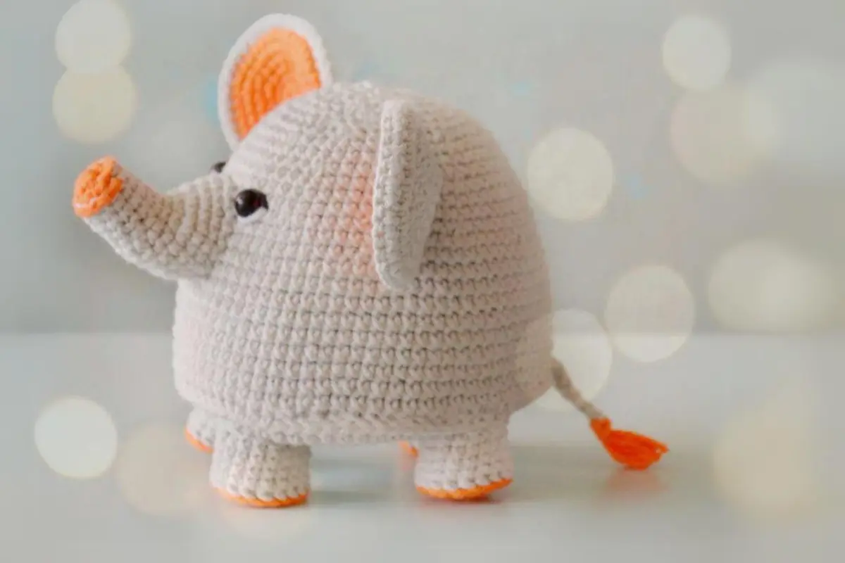 Elefante Cauda Laranja Amigurumi
