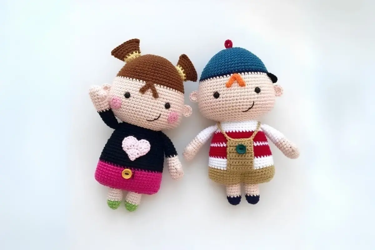 Bonecos Menino e Menina Amigurumi