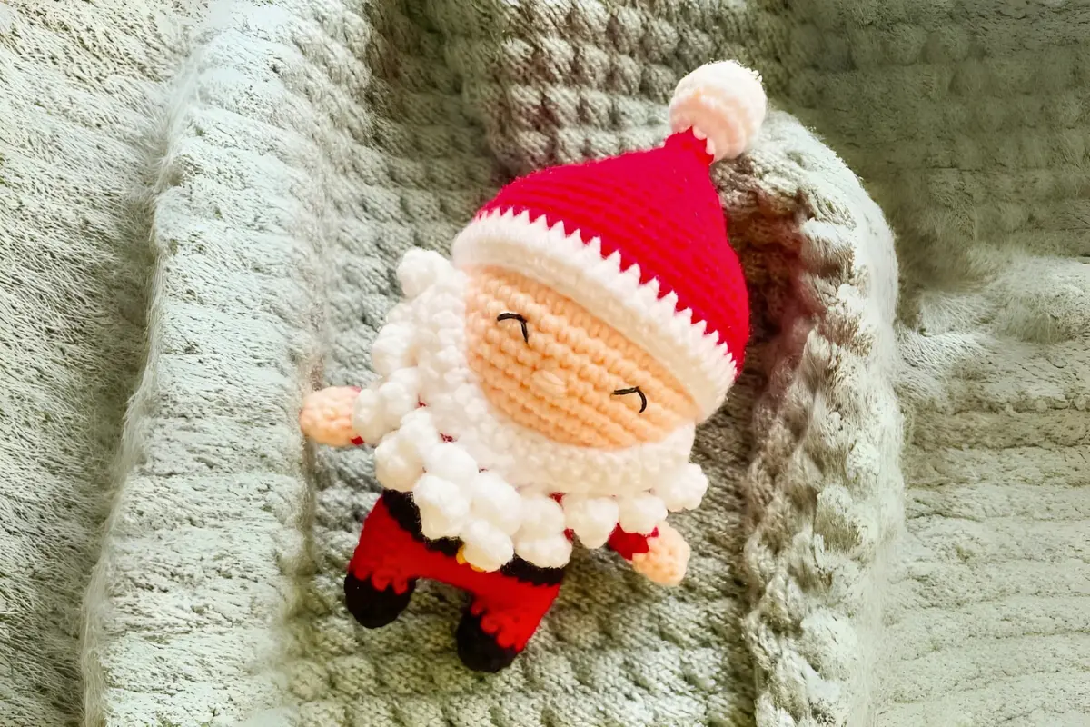 Mini Papai Noel Amigurumi