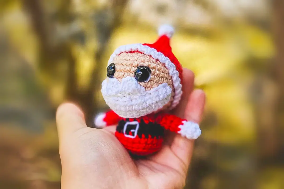 Mini Papai Noel Amigurumi