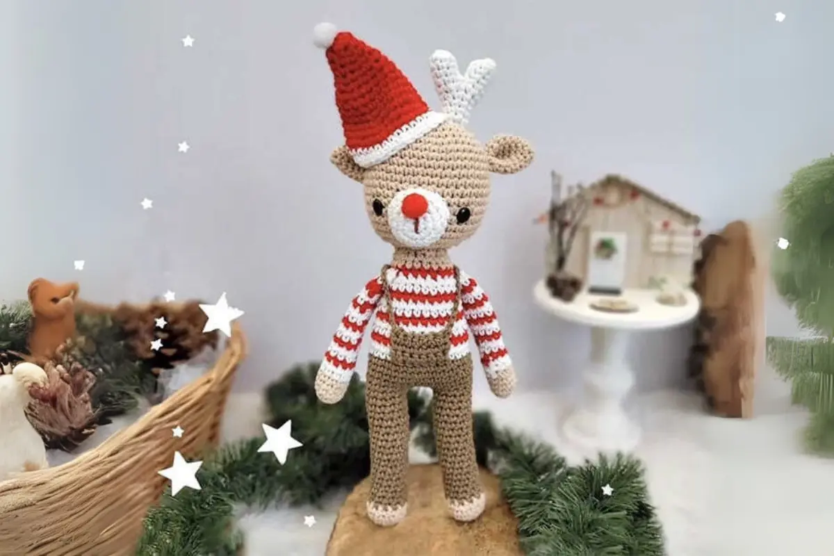 Rena com Chapeu de Natal Amigurumi