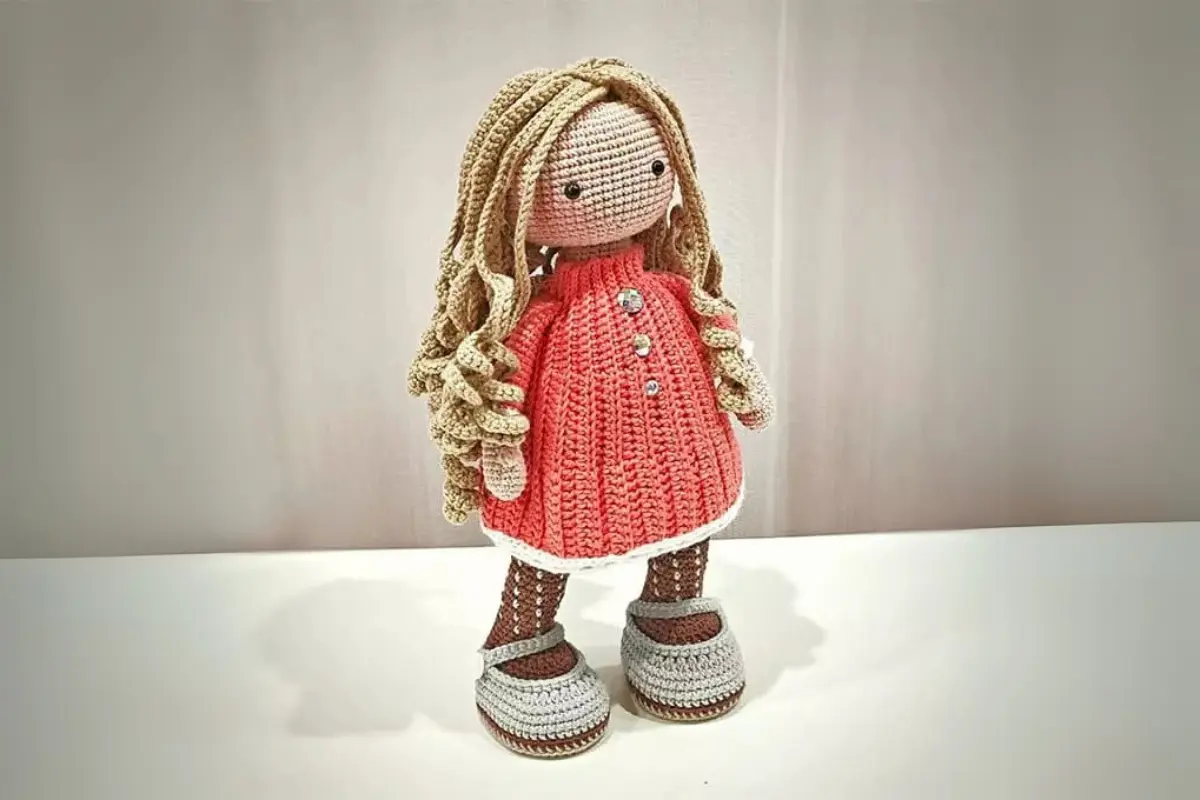 Boneca Botão Amigurumi