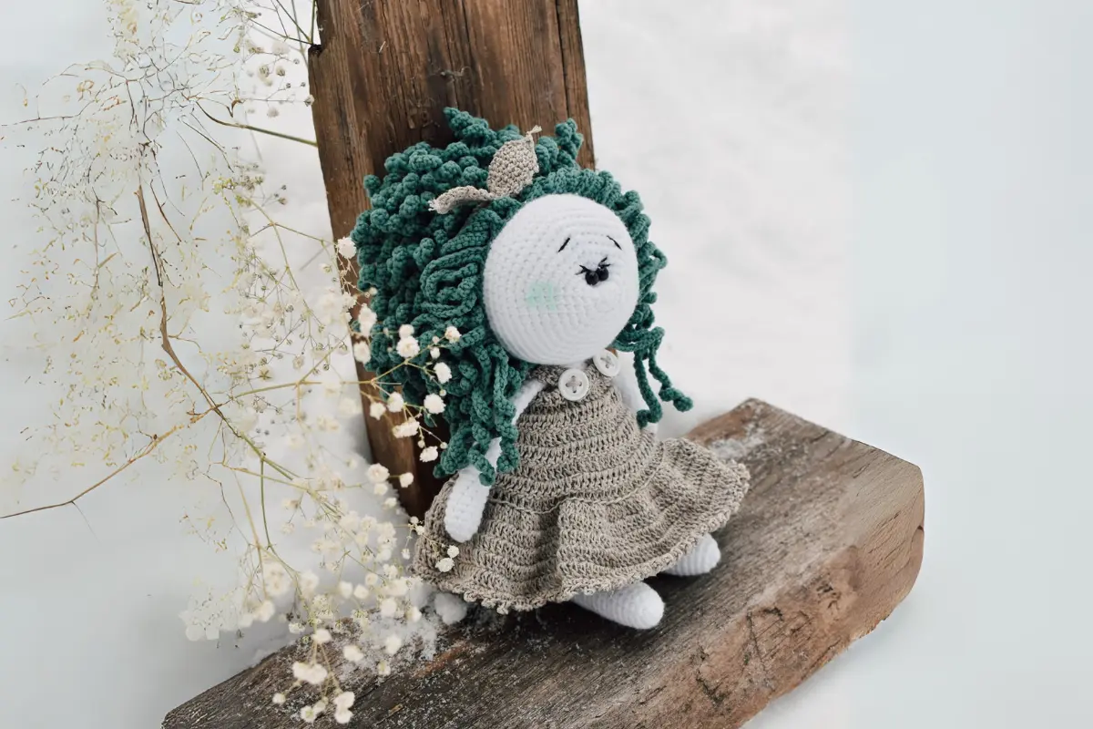 Boneca Cacheada Amigurumi