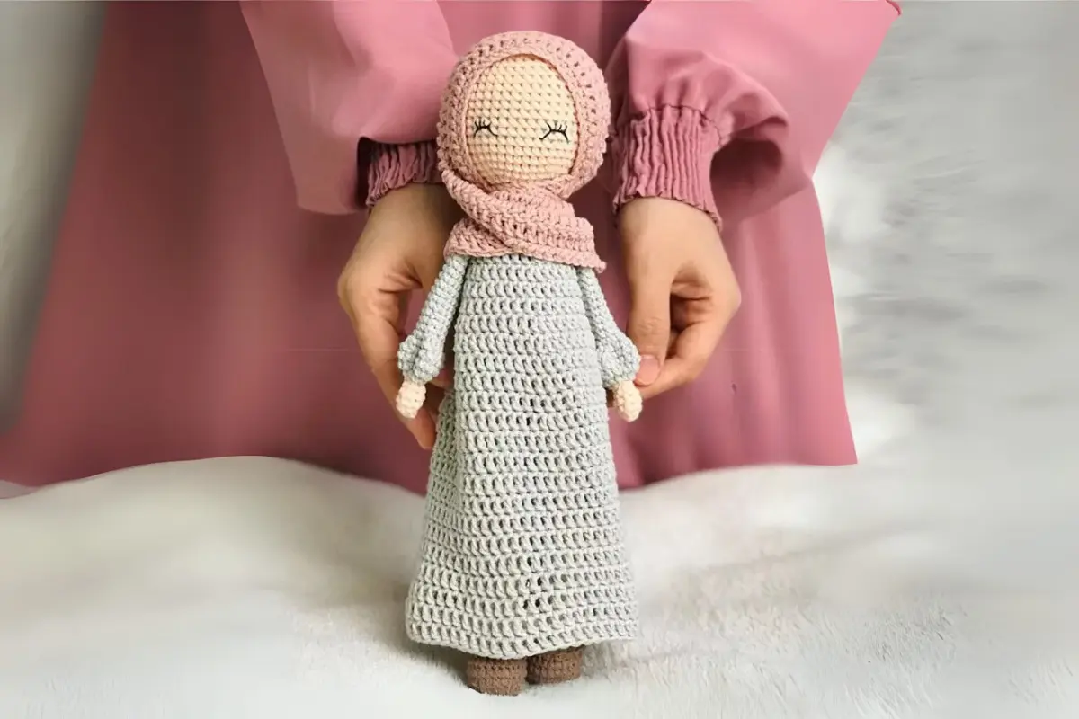 Boneca com hijab Amigurumi