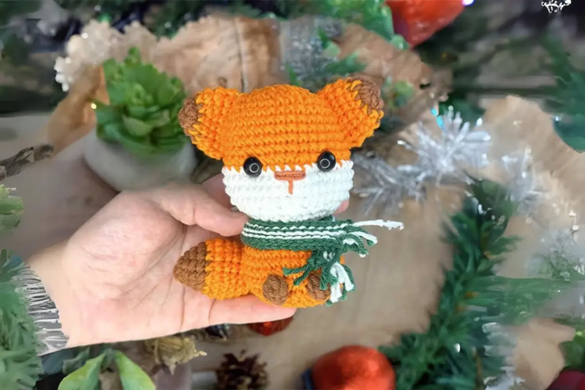 Raposa Natalina Amigurumi
