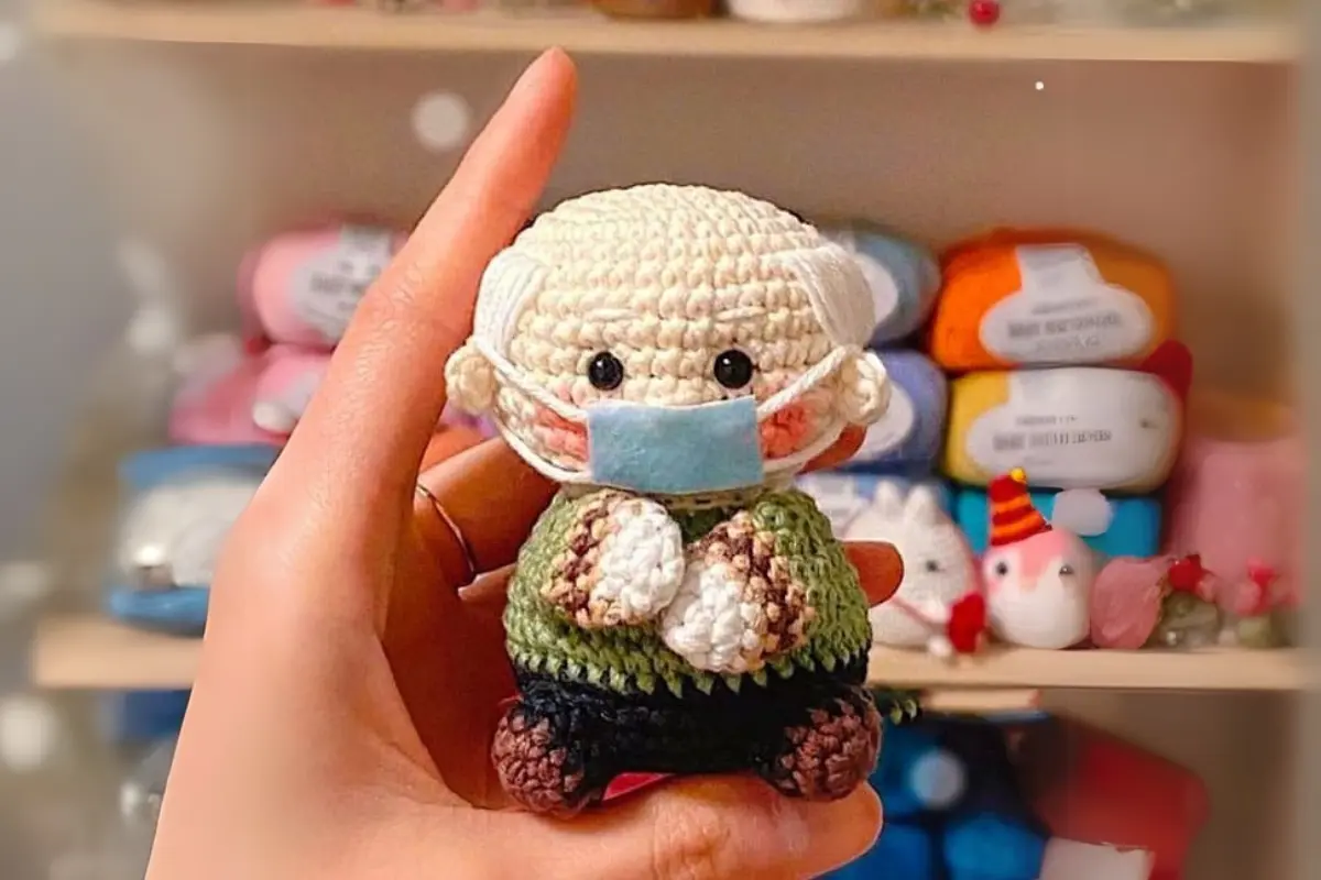 Vovô de Mascara Amigurumi