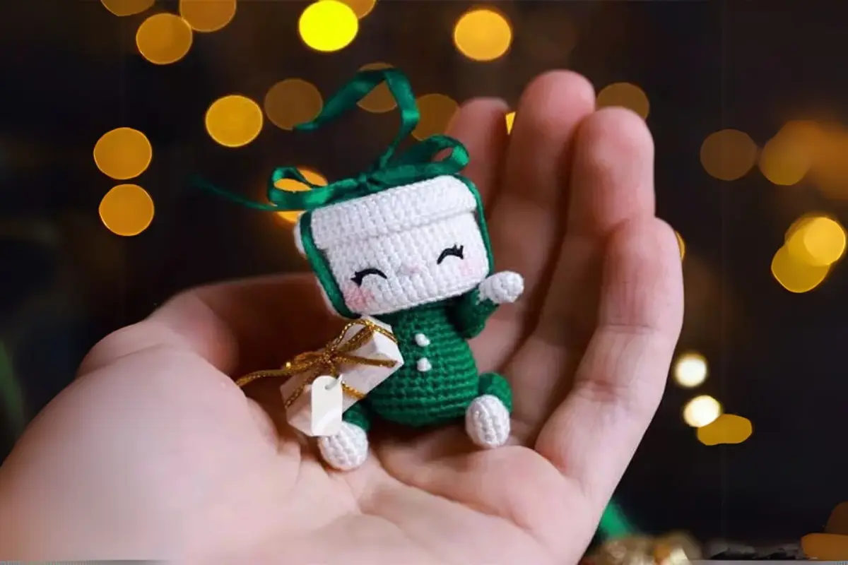 Boneca Presentinho Amigurumi