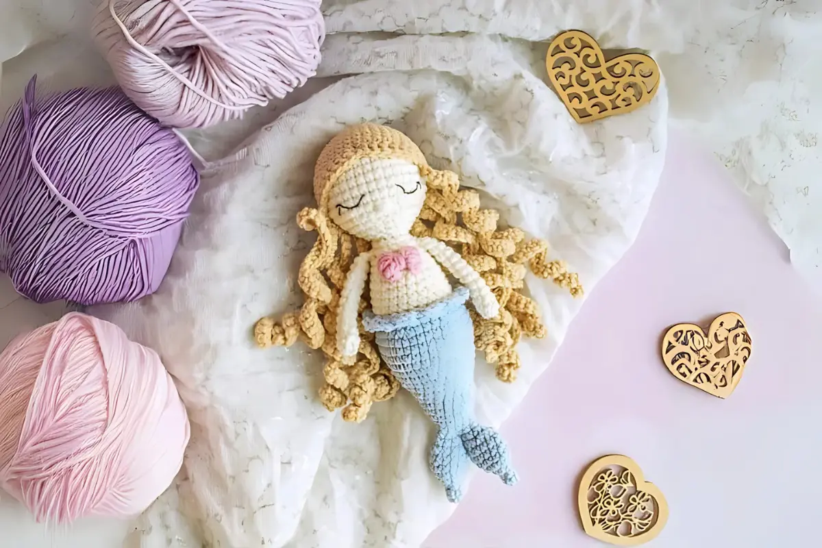 Boneca Sereia Loira Amigurumi