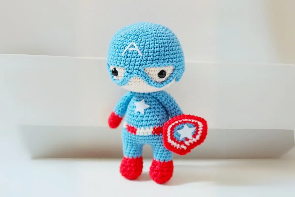 Boneco Capitão America Amigurumi