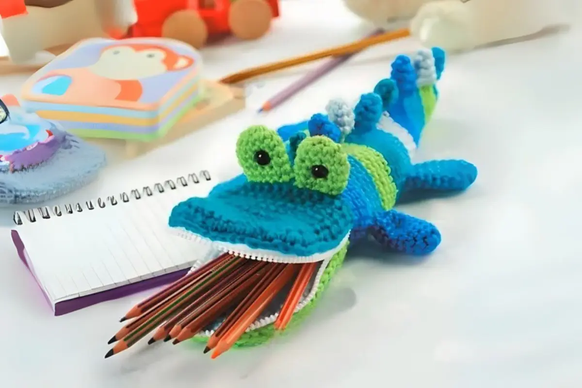 Estojo Crocodilo Amigurumi
