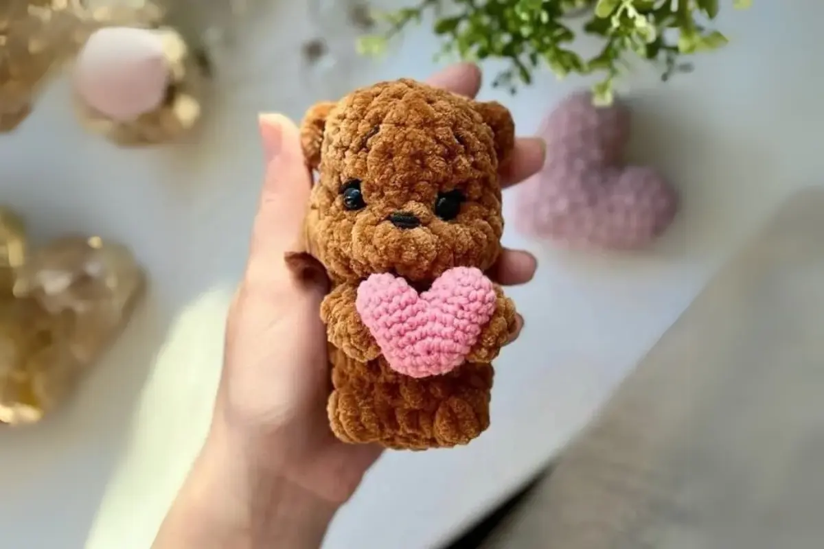 Ursinho com Coraçao Amigurumi